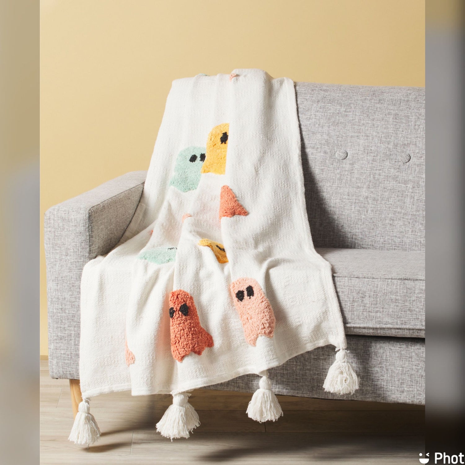 Decorative Throws, Pillows & Blankets