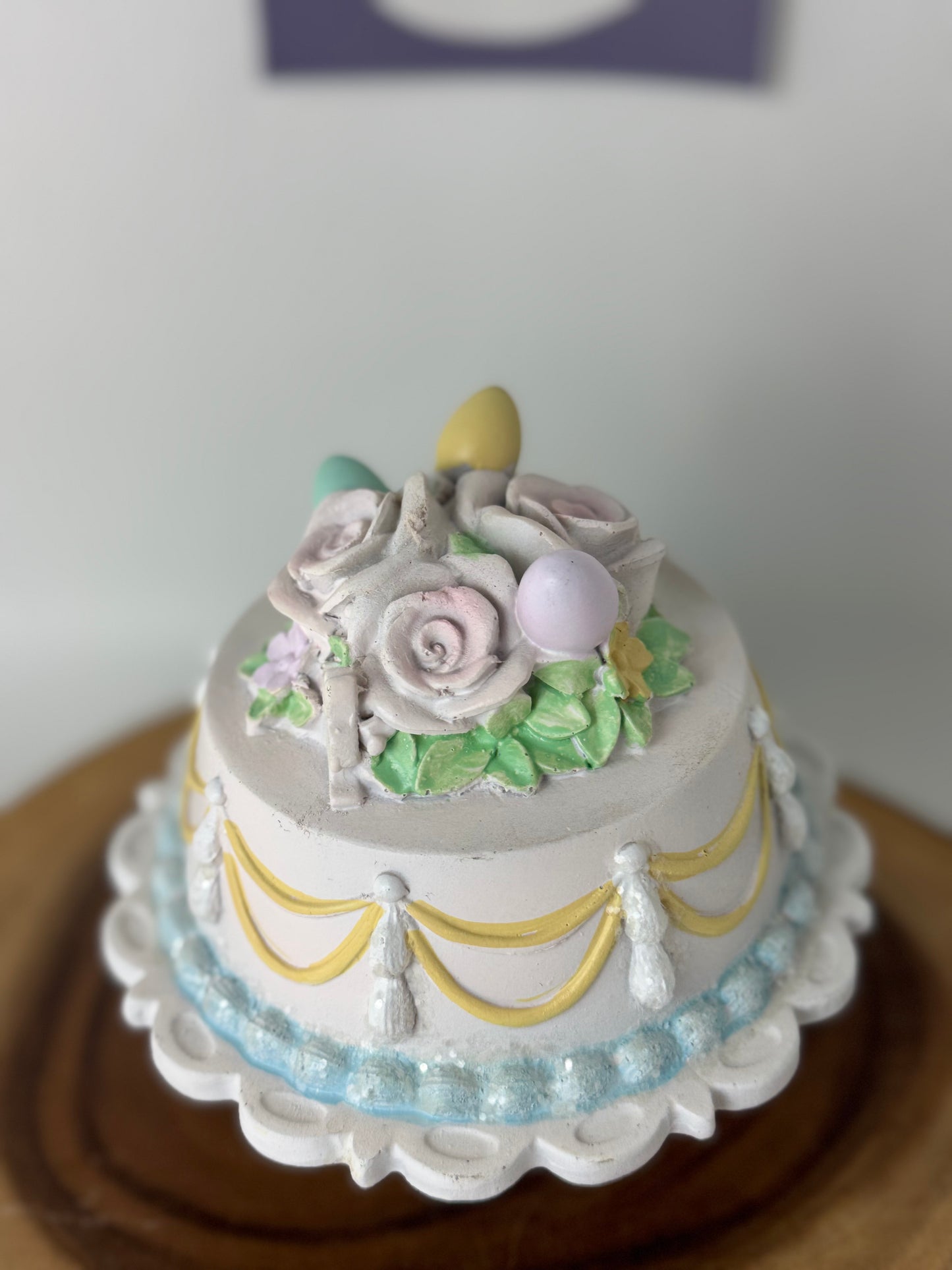 Sweet Treats Mini Easter Cake Decor (Gold Strands)