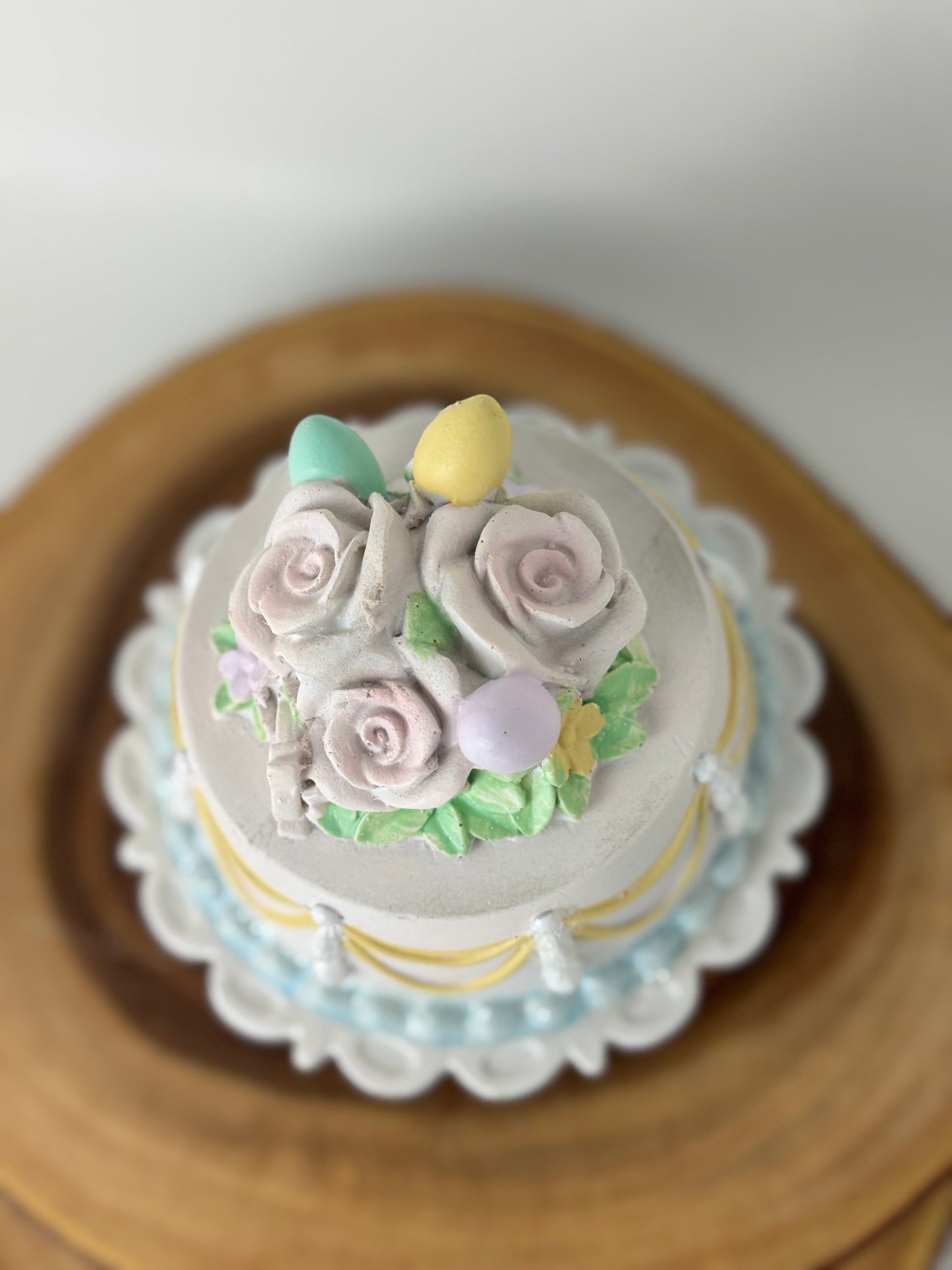 Sweet Treats Mini Easter Cake Decor (Gold Strands)