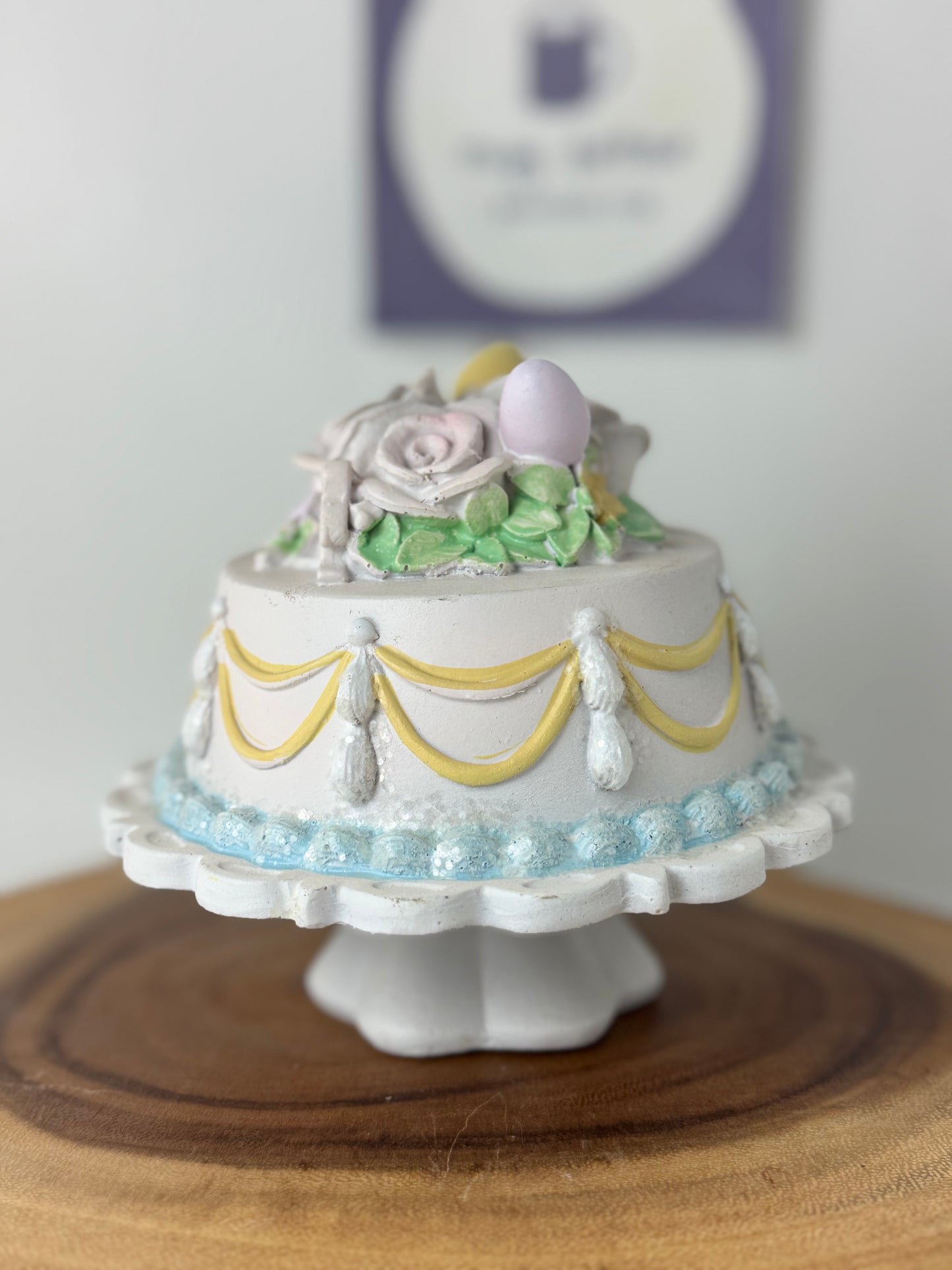 Sweet Treats Mini Easter Cake Decor (Gold Strands)