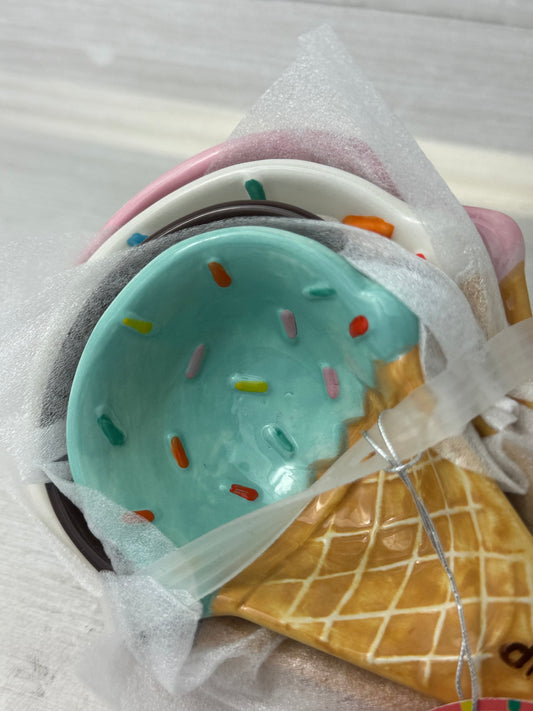 10 Strawberry Street Ice Cream Measuring Cup Set