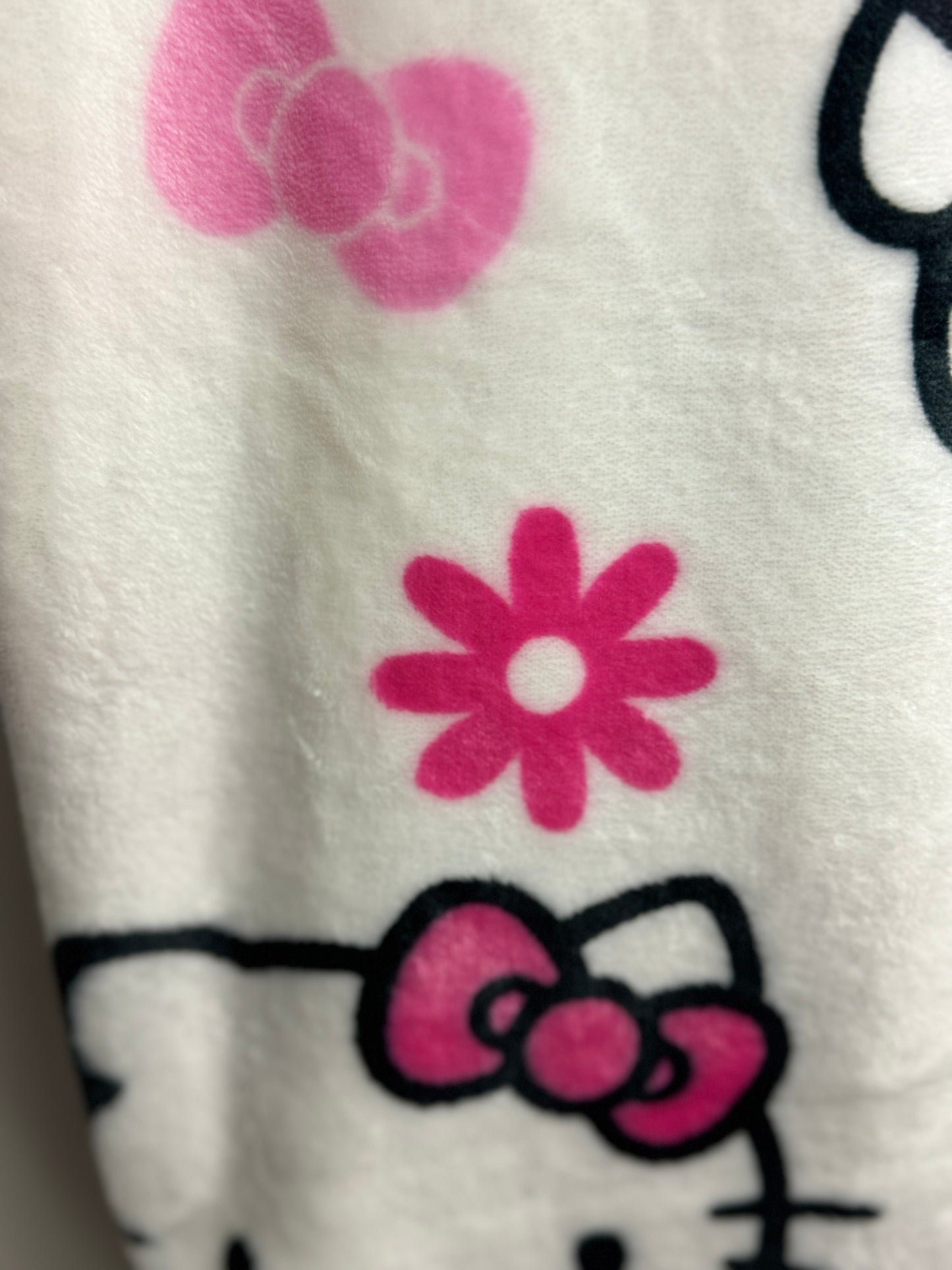 Hello Kitty Pink Daisy Throw Blanket