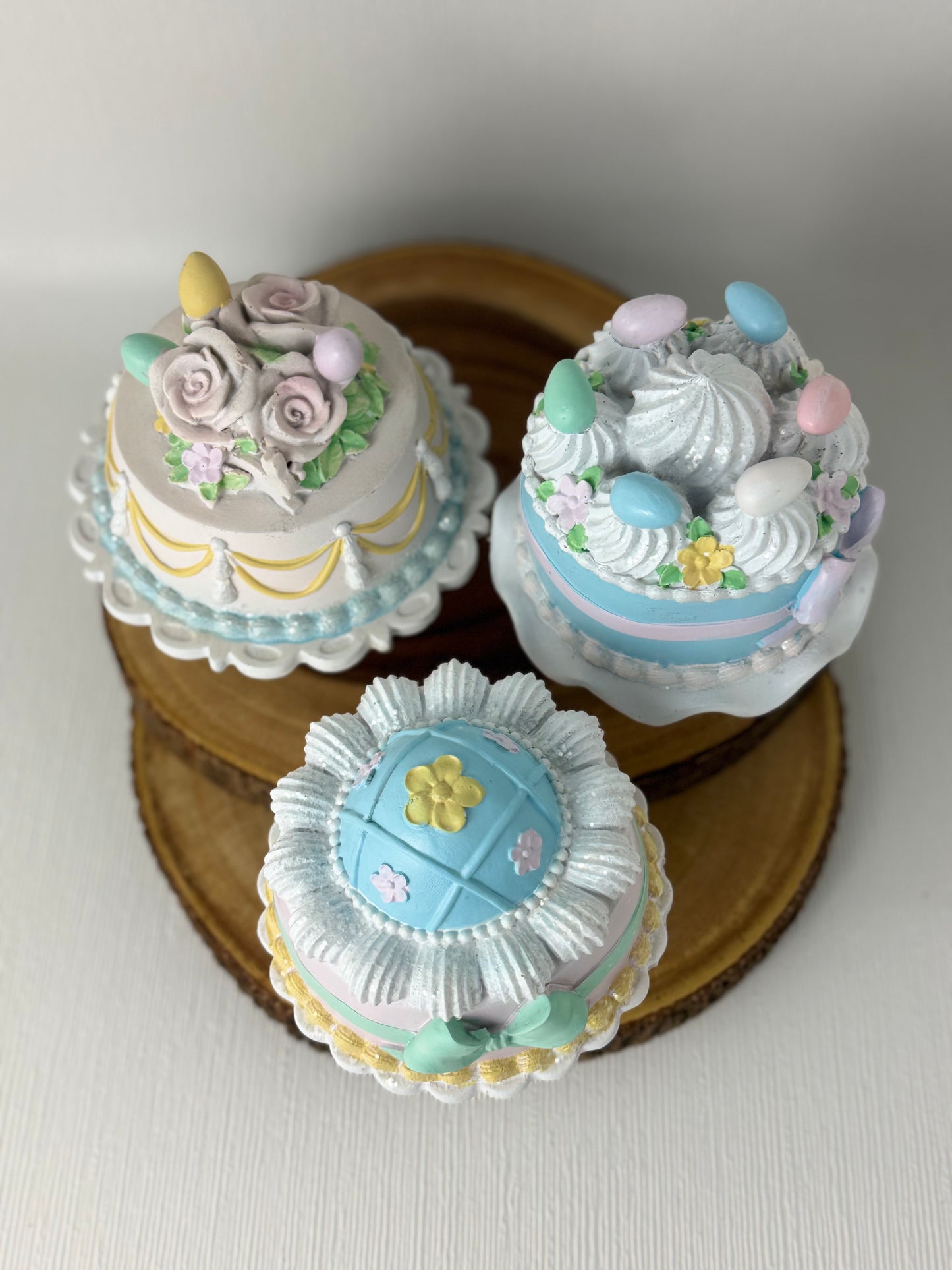 Sweet Treats Mini Easter Cake Decor (Gold Strands)