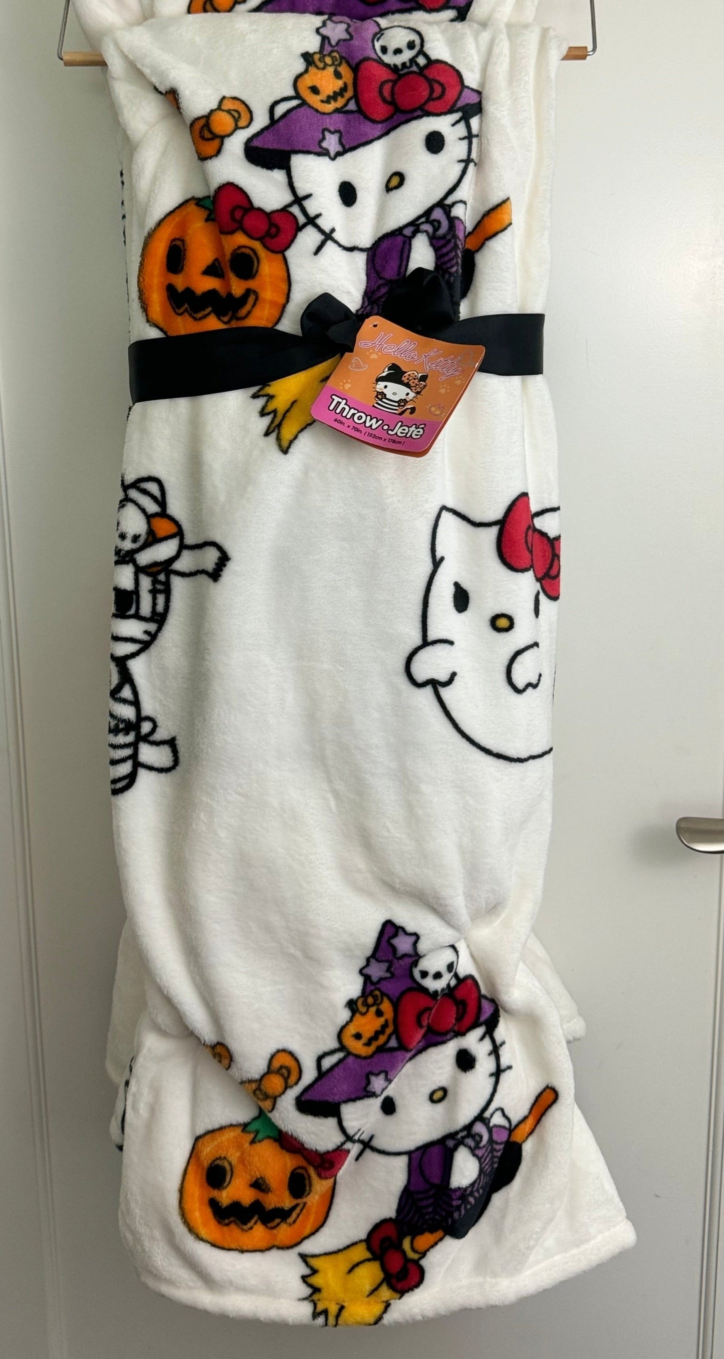 Hello Kitty Halloween White Throw