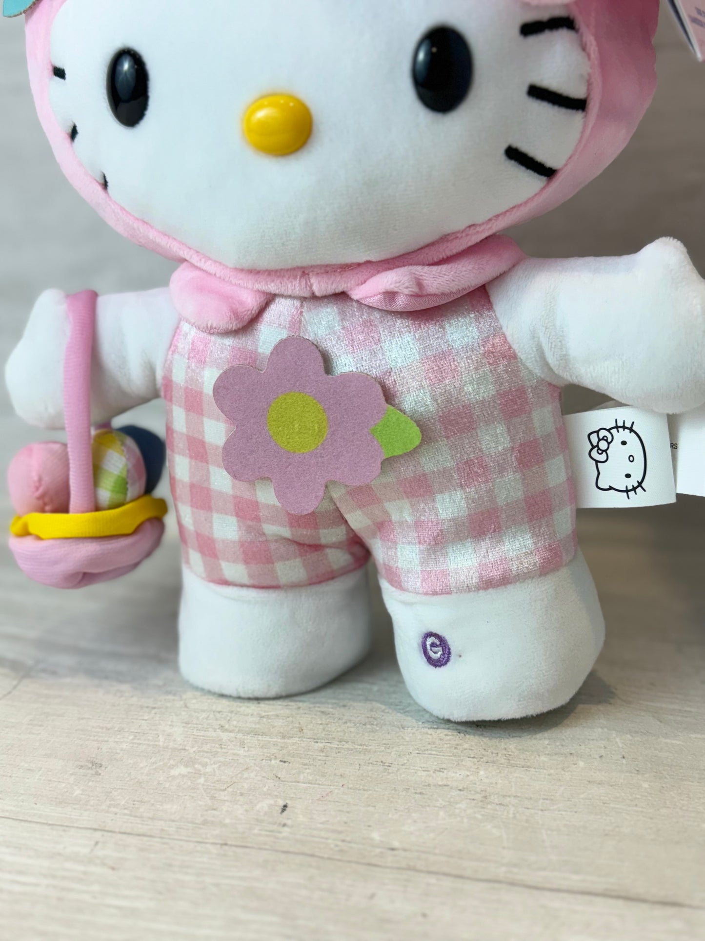 Hello Kitty Easter Musical Side Stepper Pink