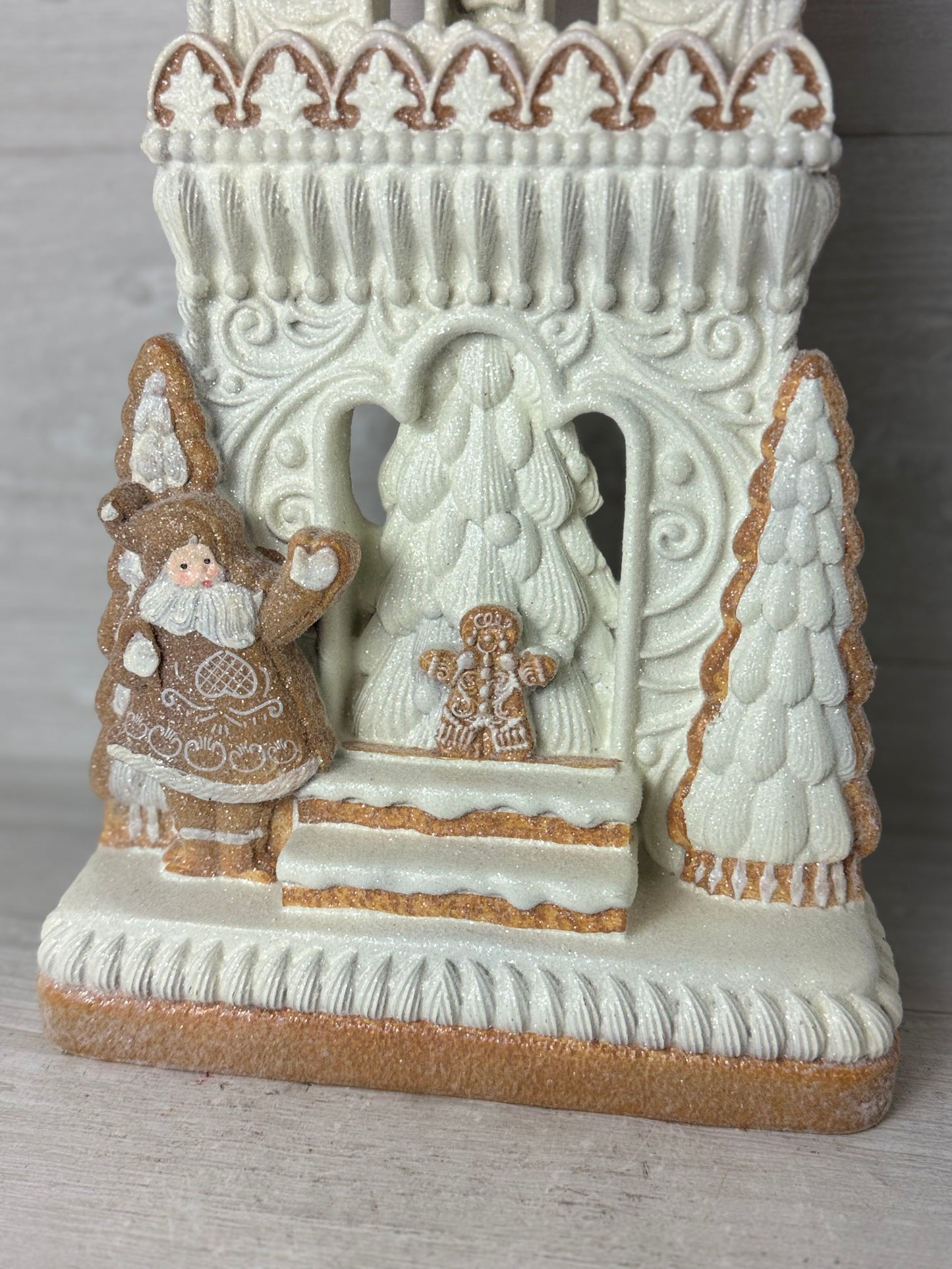 Cupcakes & Cashmere White Gingerbread House