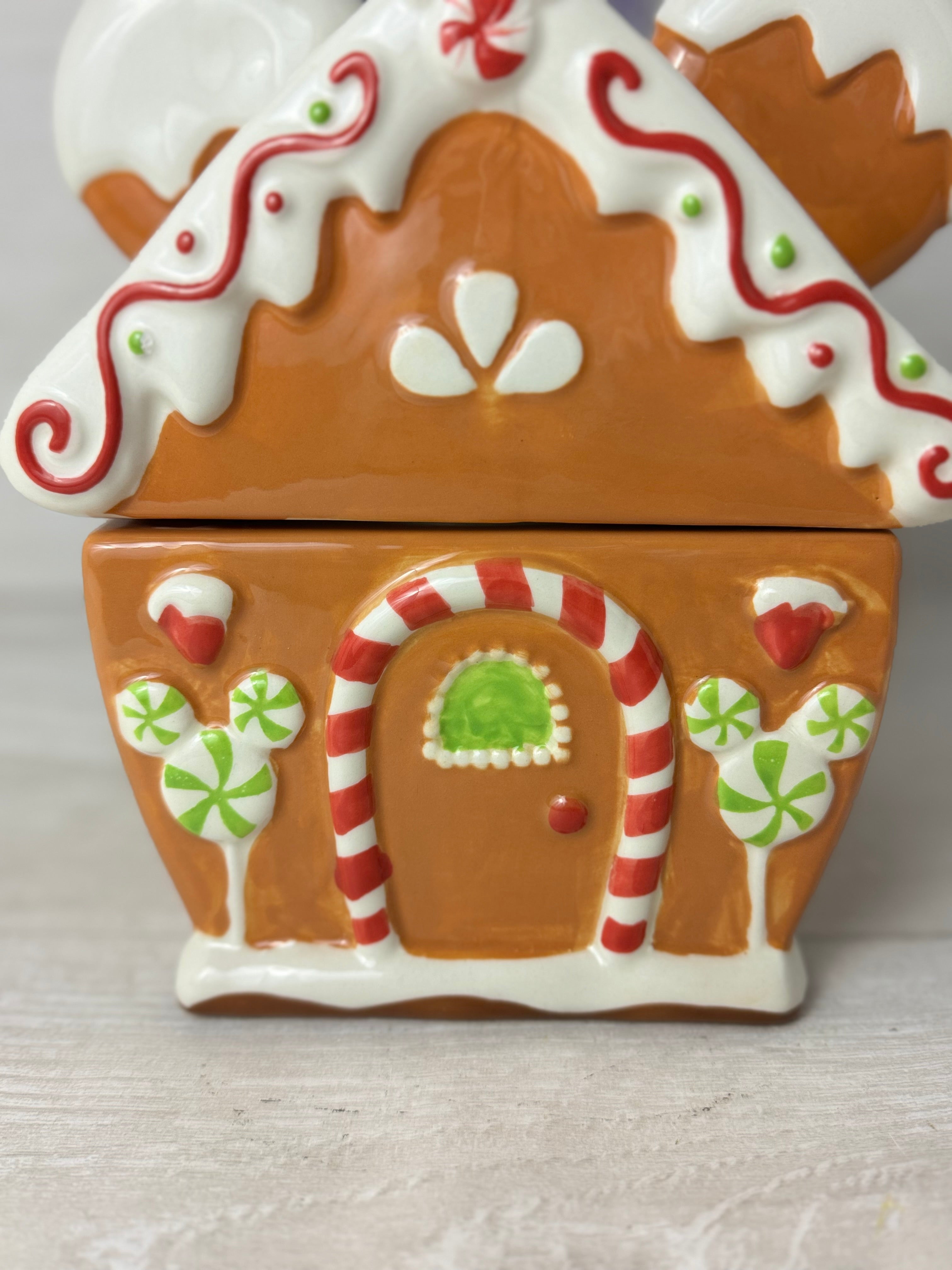 2020 Disney Parks Gingerbread House Holiday Cookie Jar *NEW store w/Tag*