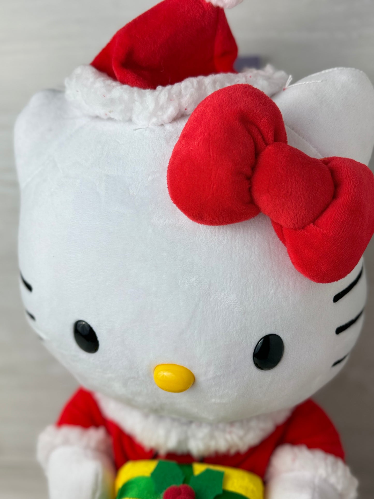 Hello Kitty Christmas Present Greeter