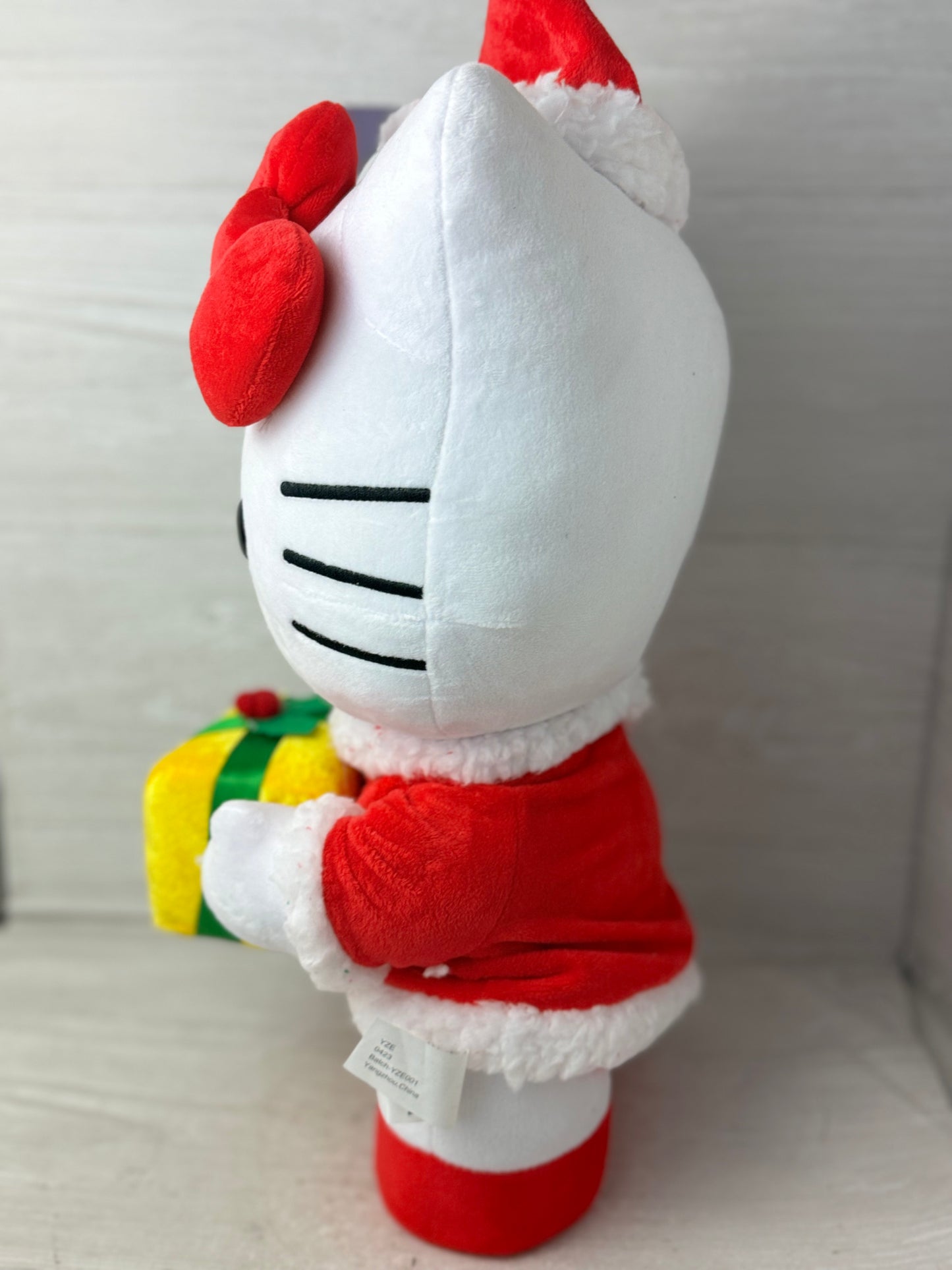 Hello Kitty Christmas Present Greeter