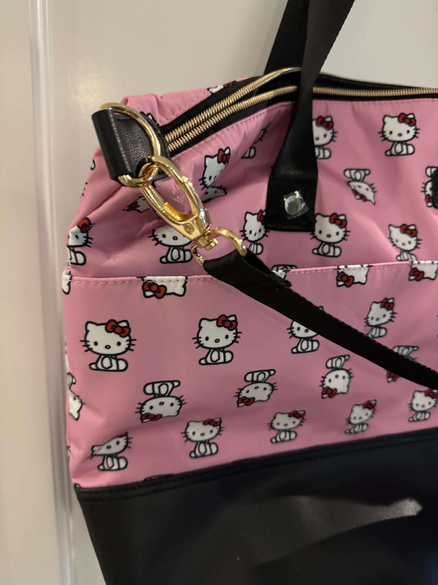 Hello Kitty Weekender Bag - Pink