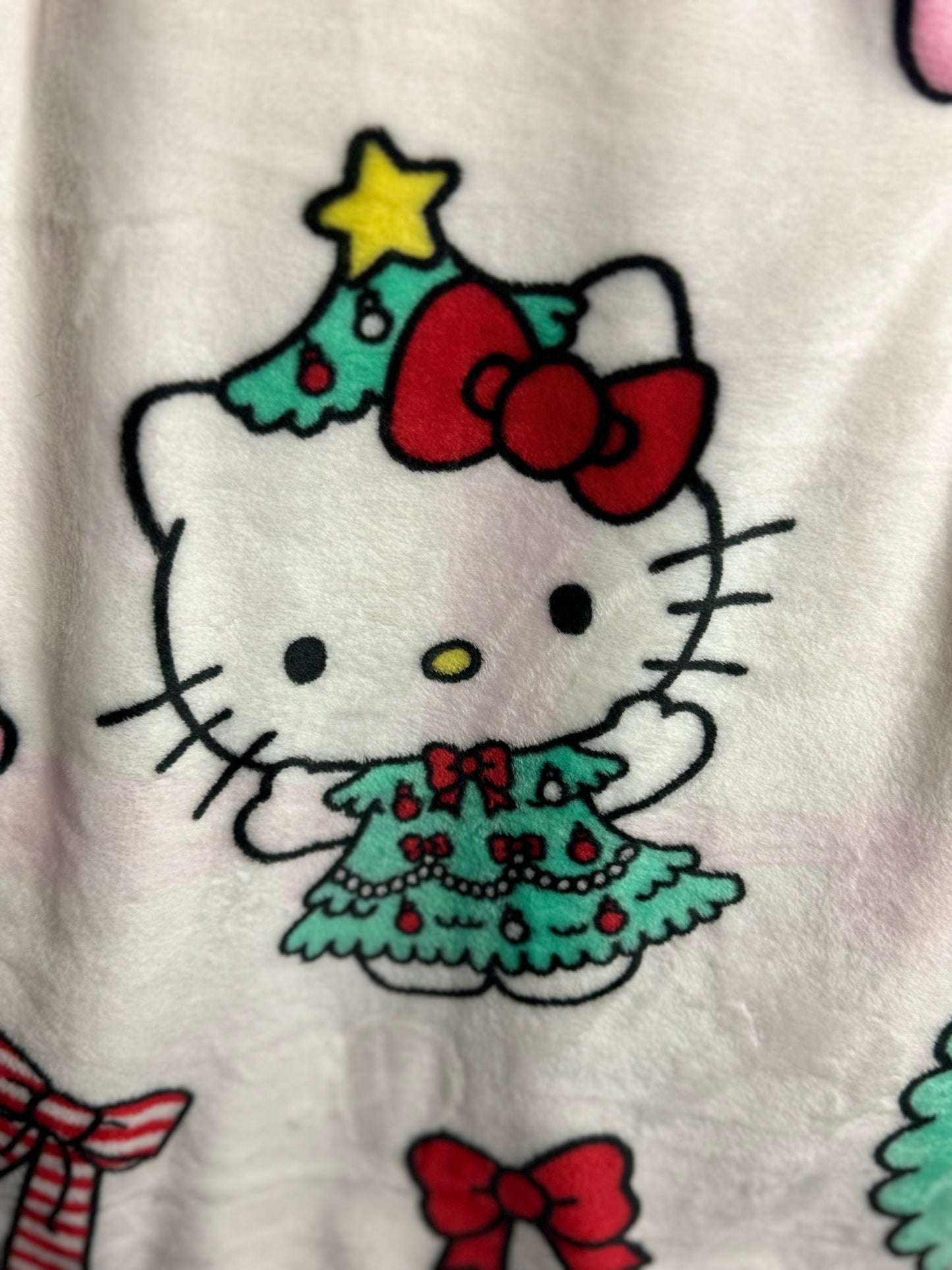 Hello Kitty Christmas Bow Wreath Throw Blanket